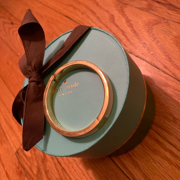 Kate Spade, Idiom Pink Bracelet with Box. - Picture 5 of 7